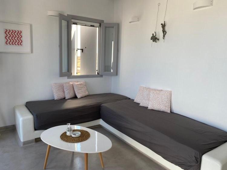 Maganiotis Rooms Kímolos Eksteriør billede